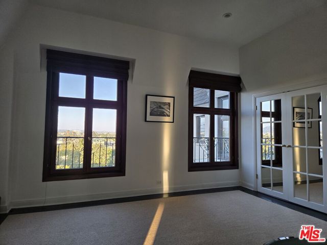 316 N Rossmore Avenue, Los Angeles CA: https://media.crmls.org/mediaz/85679f63-7973-4562-8010-c5f9de704f13.jpg
