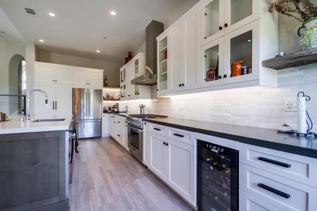 864 Del Mar Downs Rd, Solana Beach CA: https://media.crmls.org/mediaz/8567aaeb-8f6b-4cbc-bac0-203be7478ee4.jpg