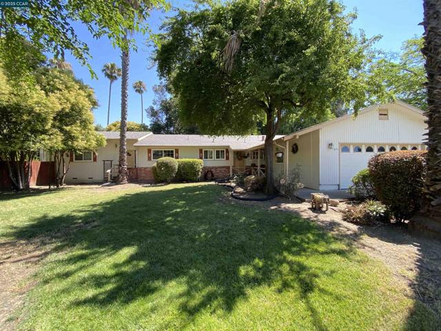 1971 Emerald St, Concord CA: https://media.crmls.org/mediaz/8567b8f3-3e55-40a4-a2f1-dd26b8f99e8e.jpg