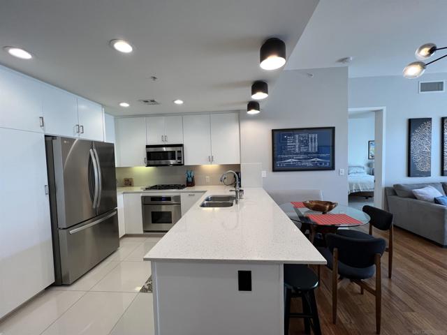 845 Fort Stockton Dr, San Diego CA: https://media.crmls.org/mediaz/8567ee44-d3da-4762-aebc-cbe9bd2919bf.jpg