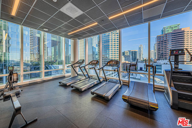 877 Francisco Street, Los Angeles CA: https://media.crmls.org/mediaz/8568725f-b596-4466-bc54-dd9e85490551.jpg