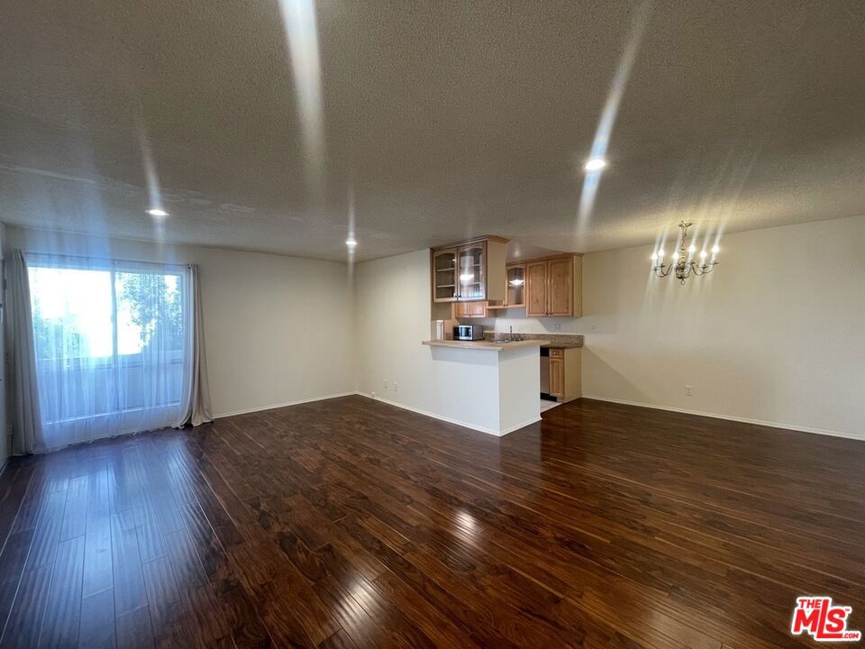 5330 Zelzah Avenue #4