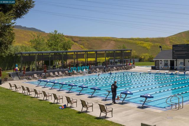 5427 Blackhawk Dr, Danville CA: https://media.crmls.org/mediaz/85691c38-2128-485c-851b-619383200e57.jpg