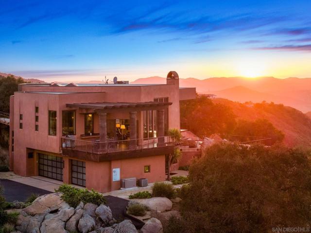 19210 Highland Hills Dr, Ramona CA: https://media.crmls.org/mediaz/856951a7-d49f-4a5a-83fd-eee1a54495cd.jpg
