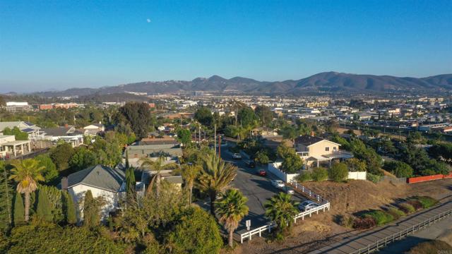 1682 Saddlehorn Drive, San Marcos CA: https://media.crmls.org/mediaz/85697685-8652-41ef-8cdf-dabd862d5a92.jpg