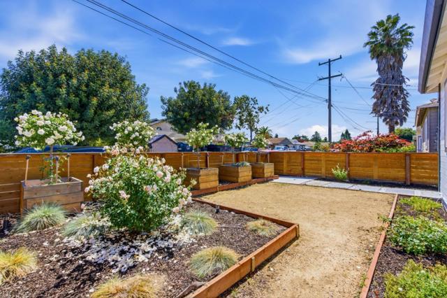 1257 Laurel Avenue, East Palo Alto CA: https://media.crmls.org/mediaz/856a05e2-bcde-4bb9-b2b9-21b6890d48dd.jpg