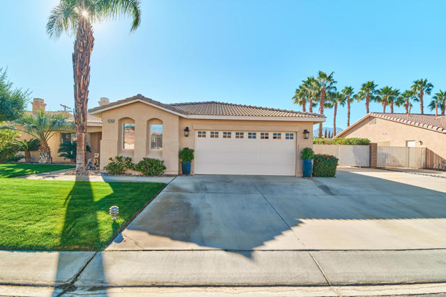 81145 Aurora Avenue, Indio CA: https://media.crmls.org/mediaz/856a6eb1-2236-4da4-836e-78e8a33ae8cc.jpg