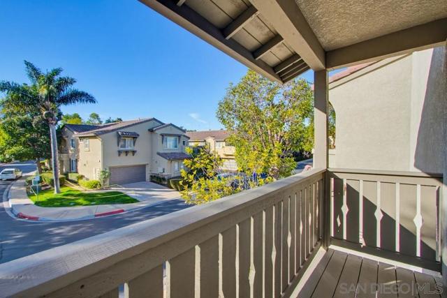 6377 Alexandri Cir, Carlsbad CA: https://media.crmls.org/mediaz/856a7a13-7df3-4d26-bbc8-f3ba962f1d87.jpg