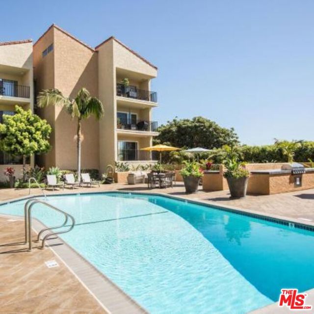 6600 Beachview Drive, Rancho Palos Verdes CA: https://media.crmls.org/mediaz/856a9a91-5229-411b-8dae-413b84cde7fb.jpg