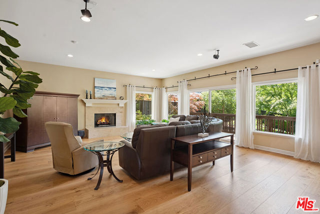 23040 Blue Bird Drive, Calabasas CA: https://media.crmls.org/mediaz/856b655c-ac5c-4f86-af0f-b01413425519.jpg