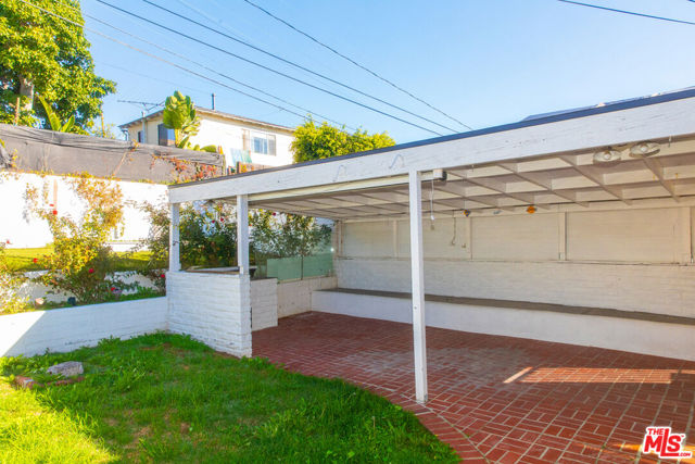 5260 Parkglen Avenue, Los Angeles CA: https://media.crmls.org/mediaz/856c0adf-ea87-4728-bf99-5eed859d1782.jpg