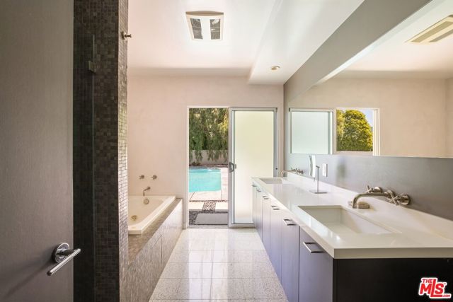 11115 Dona Pegita Drive, Studio City CA: https://media.crmls.org/mediaz/856cbdc2-c61b-4cdf-916a-eddf92d1c3ee.jpg