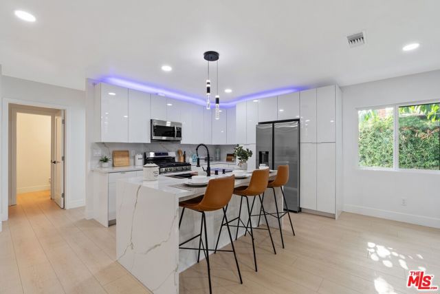 5413 Halbrent Avenue, Sherman Oaks CA: https://media.crmls.org/mediaz/856d0449-269f-4d2f-a359-7ae664904255.jpg