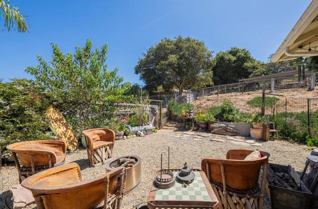 9180 Coker Road, Salinas CA: https://media.crmls.org/mediaz/856d42e0-8a3d-4aac-a99e-9f9267adae4d.jpg