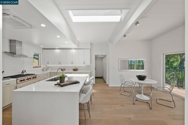 233 Melody Ln, Orinda CA: https://media.crmls.org/mediaz/856d8318-faba-4c25-9ca5-09f0674a9e77.jpg
