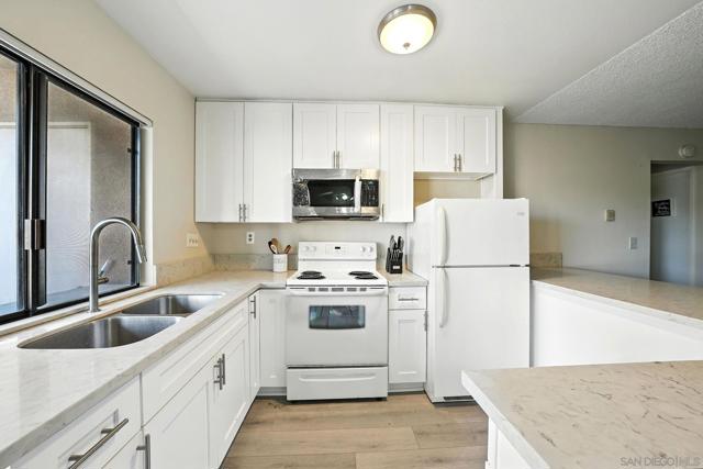 7838 Cowles Mountain Court, San Diego CA: https://media.crmls.org/mediaz/856d85db-2532-48ee-a81a-374a4831688b.jpg