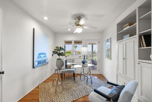 951 Skylark Dr, La Jolla CA: https://media.crmls.org/mediaz/856d9b35-85f4-407d-8825-f29277a713fe.jpg