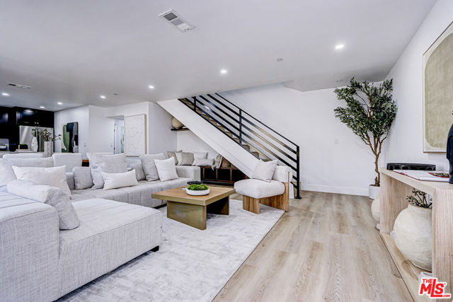 1291 Sycamore, Los Angeles CA: https://media.crmls.org/mediaz/856dea85-8c72-4cfa-b281-d5133ecc2e60.jpg