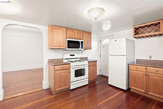 1718 Bancroft Way, Berkeley CA: https://media.crmls.org/mediaz/856ea576-a37b-4b68-bd51-a8a3ab1caec5.jpg