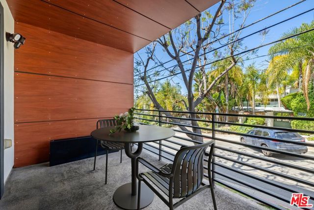 8788 Shoreham Drive, West Hollywood CA: https://media.crmls.org/mediaz/856f1484-9901-4f12-8dd7-6906569dacc7.jpg