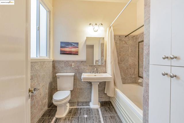 2033 Clement St, San Francisco CA: https://media.crmls.org/mediaz/856f732a-08eb-4be8-abab-7b538394c412.jpg