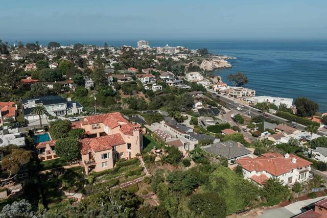 7757 Whitefield Pl, La Jolla CA: https://media.crmls.org/mediaz/856fba37-ed57-4c13-80c3-1ca1d1720620.jpg