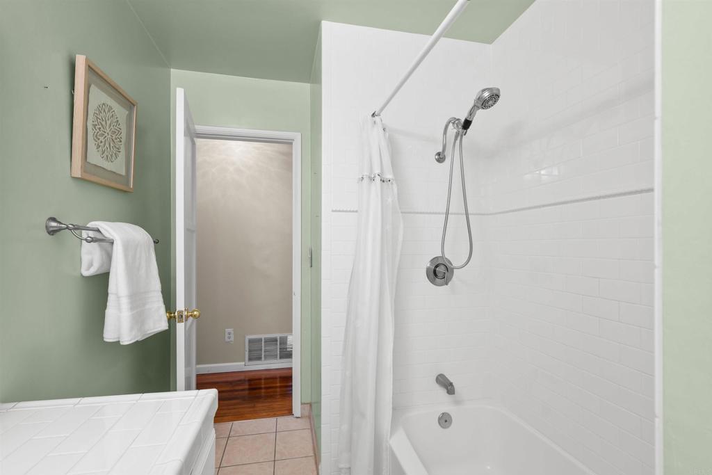 https://media.crmls.org/mediaz/857001f9-1f95-41e6-9f72-8e3683933659.jpg?preset=X-Large