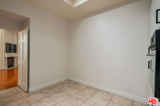 11636 Montana Avenue, Los Angeles CA: https://media.crmls.org/mediaz/85701ce2-fe0f-4b65-92b0-92bed48c909e.jpg