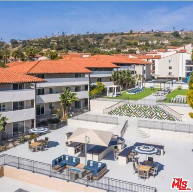 6600 Beachview Drive, Rancho Palos Verdes CA: https://media.crmls.org/mediaz/8570637b-0bd3-4e9f-b33c-e5180c0aeaf7.jpg