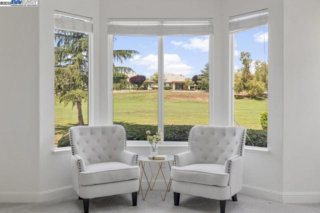 1123 Burghley Ln, Brentwood CA: https://media.crmls.org/mediaz/85714c70-6ab4-45cb-9322-2408d32c06f3.jpg
