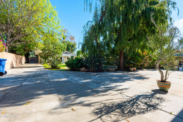 4539 Mammoth Avenue, Sherman Oaks CA: https://media.crmls.org/mediaz/85722c26-86ee-47d5-8e4e-1e0857939a7d.jpg
