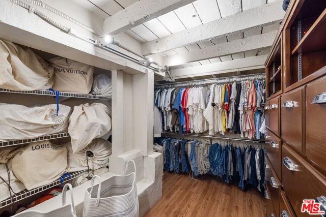 400 W Avenue 42 Avenue, Los Angeles CA: https://media.crmls.org/mediaz/8572fc5e-5dba-401c-b19e-434607609a71.jpg