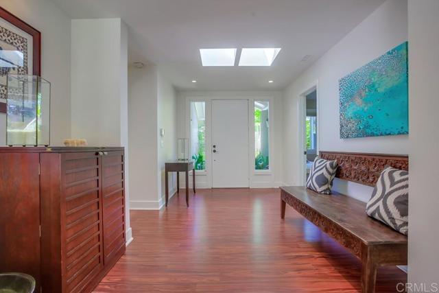 Detail Gallery Image 8 of 55 For 907 Poppy Lane, Carlsbad,  CA 92011 - 4 Beds | 4 Baths