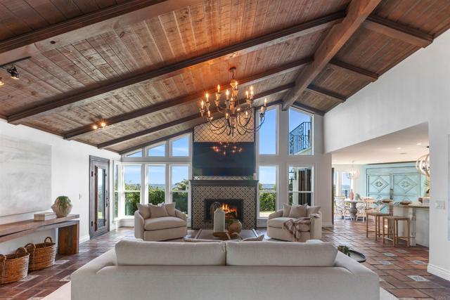 6817 Vianda Ct Court, Carlsbad CA: https://media.crmls.org/mediaz/8573ab2d-9b2d-4c86-94a4-f340df401fdd.jpg