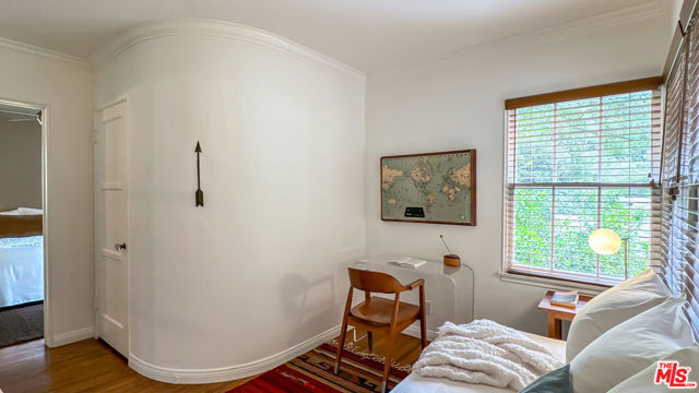 752 Country Club Drive, Burbank CA: https://media.crmls.org/mediaz/8573cc9c-a9a6-4db5-a530-ffbb20b229b6.jpg