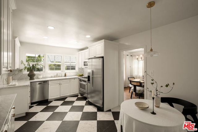 3860 Hepburn Avenue, Los Angeles CA: https://media.crmls.org/mediaz/85740d89-76e0-4aa7-93c0-1d968816960f.jpg