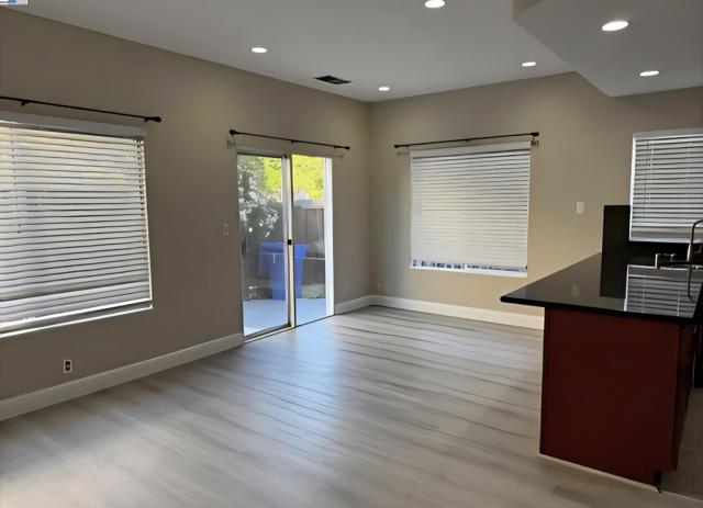 6221 Potrero Dr, Newark CA: https://media.crmls.org/mediaz/857476e5-b15d-4413-b01e-e75b5ee43fa2.jpg