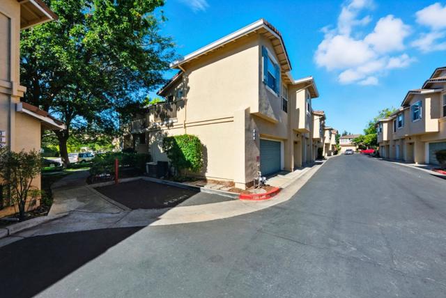 561 Manhattan Place, San Jose CA: https://media.crmls.org/mediaz/8576dc71-eac3-4174-8ca9-439f3837191b.jpg