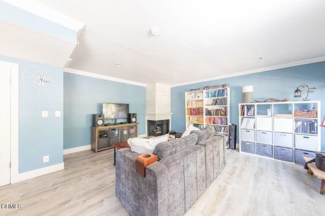 Detail Gallery Image 5 of 17 For 5021 Tilden Ave #1,  Sherman Oaks,  CA 91423 - 2 Beds | 2/1 Baths