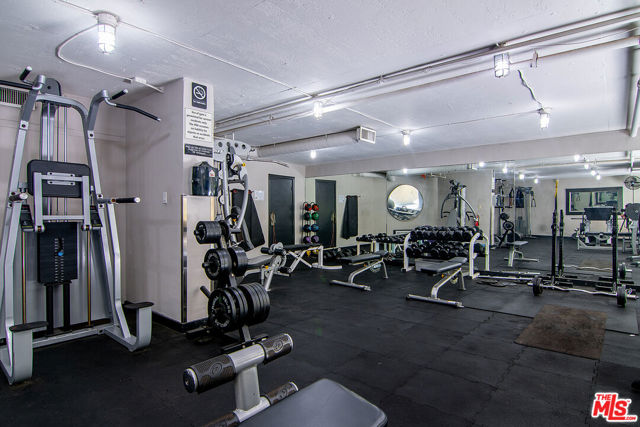 740 N Kings Road, West Hollywood CA: https://media.crmls.org/mediaz/8576fa31-9bfe-4837-8cd2-915c6f6b7ca7.jpg