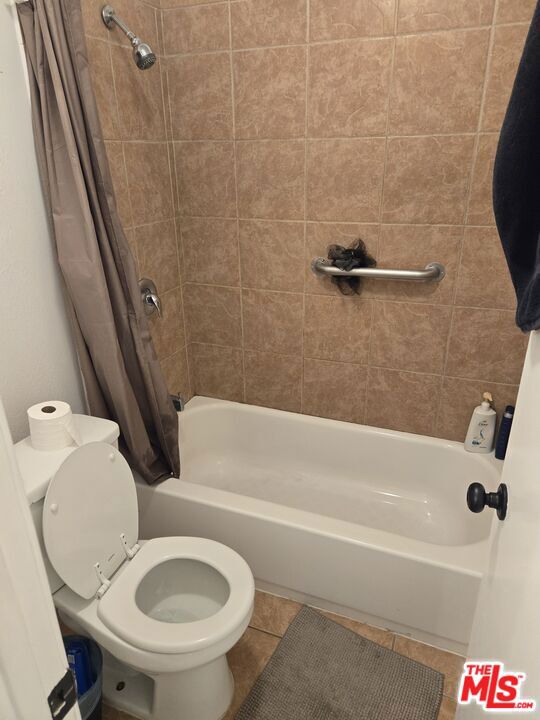 2417 S Budlong Avenue, Los Angeles CA: https://media.crmls.org/mediaz/857840b3-042d-42bf-927f-4851b240bfeb.jpg