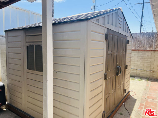 6230 Peach Avenue, Van Nuys CA: https://media.crmls.org/mediaz/85789397-bc27-4548-84f7-4dce3edce51a.jpg