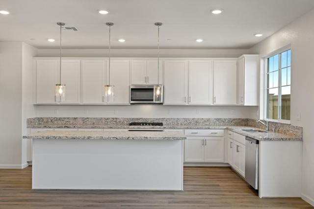2130 Gladiola Drive, Hollister CA: https://media.crmls.org/mediaz/85790931-e342-4148-a0f5-55d907548f31.jpg