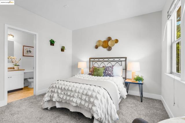 6063 Old Quarry Loop, Oakland CA: https://media.crmls.org/mediaz/857934ac-9a25-4ae2-adfb-7053dfff061e.jpg