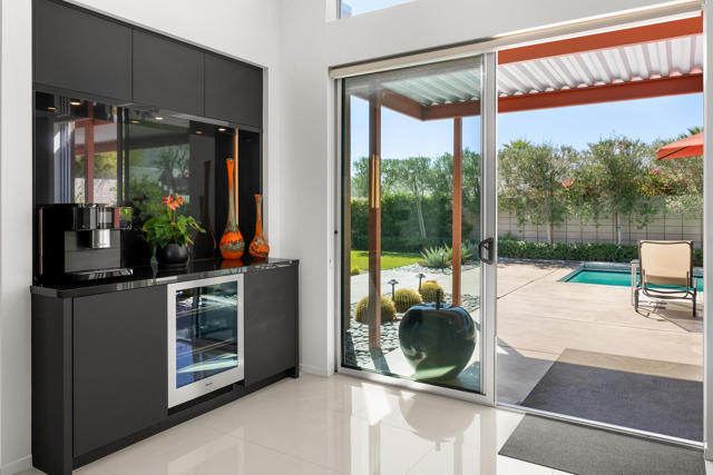 1069 Azure Court, Palm Springs CA: https://media.crmls.org/mediaz/85797447-a340-411f-9666-0a874e15baa4.jpg