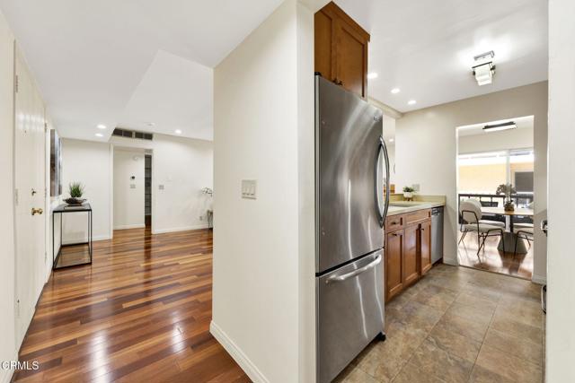 1127 E Del Mar Boulevard, Pasadena CA: https://media.crmls.org/mediaz/8579a66e-51a6-463a-b960-f74ca36bea71.jpg