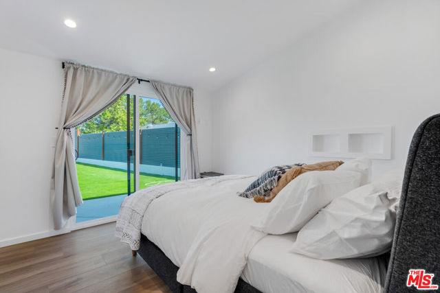 5835 Mcdonie Avenue, Woodland Hills CA: https://media.crmls.org/mediaz/8579fb92-f2e8-4a21-840d-90d5c8f34bdb.jpg