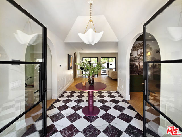 2288 Coldwater Canyon Drive, Beverly Hills CA: https://media.crmls.org/mediaz/857a0fa7-4ee9-402e-92bf-ee7ea19bfa0d.jpg