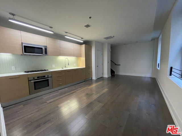 727 W 7th Street, Los Angeles CA: https://media.crmls.org/mediaz/857a4e3c-034b-4d32-a3af-88a1c13204f2.jpg