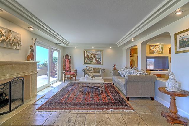 5350 Edgehill Circle, Ventura CA: https://media.crmls.org/mediaz/857abb25-5ab4-4a7e-a57c-09227fc99c30.jpg